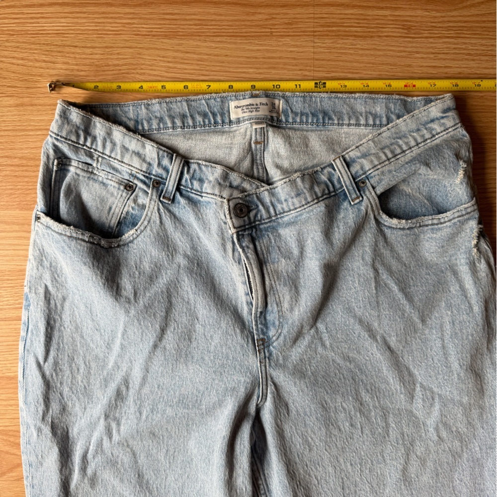 Abercrombie and Fitch Ultra High Rise 90s Straight Jean Size 34 / 18 short - Picture 7 of 9